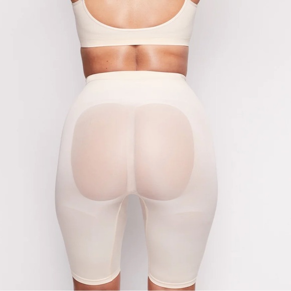 Skims SCULPTING SHORT ABOVE THE KNEE Shapewear - Picture 2 of 8